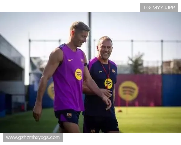 克鲁伊维特:若担任巴萨主帅会与莱万续约一年继续发挥作用 克鲁伊维特:若担任巴萨主帅会与莱万续约一年继续发挥作用