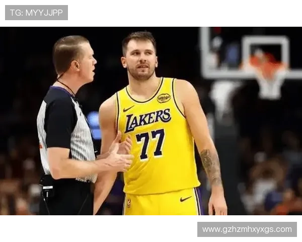 东契奇谈抖肩庆祝:那一刻我也不知道要做什么 动作就自然而然地来了 东契奇谈抖肩庆祝:那一刻我也不知道要做什么 动作就自然而然地来了